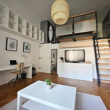 Netradicny Apartman V Centre Bratislava Exterior foto